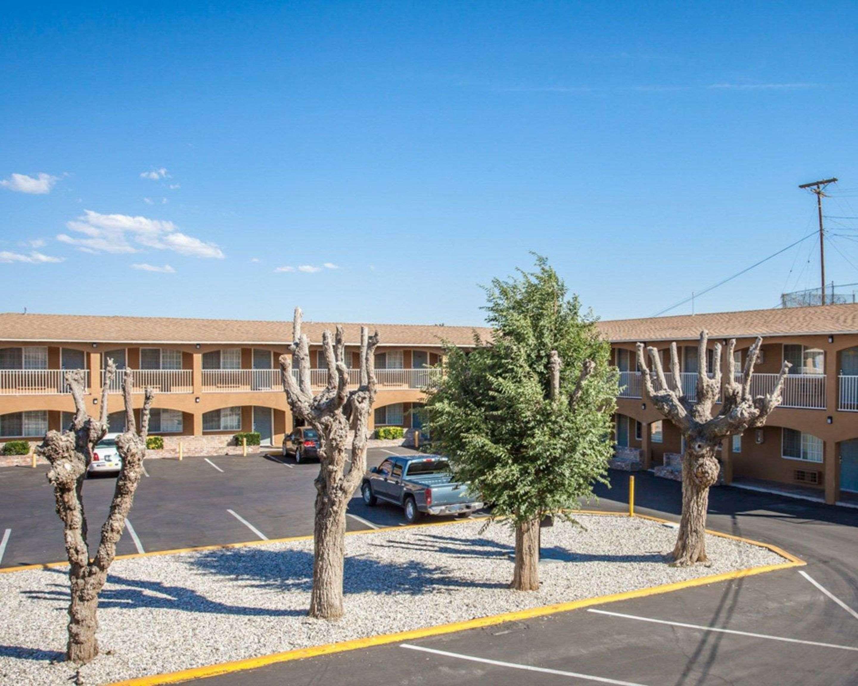 Econo Lodge On Historic Route 66 Barstow Exterior foto