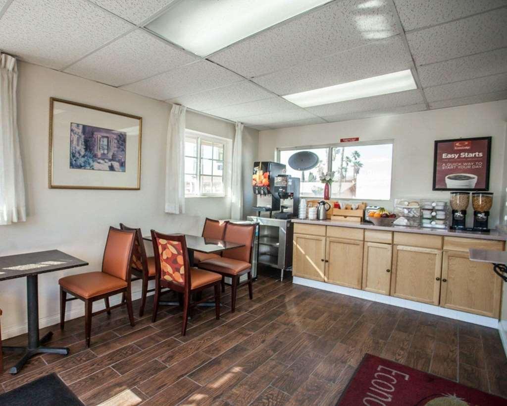 Econo Lodge On Historic Route 66 Barstow Restaurant foto